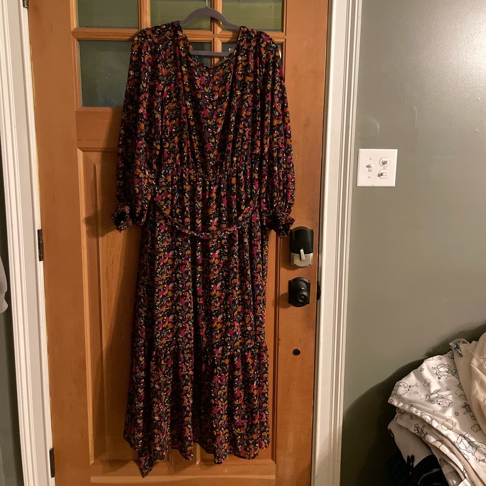 Beautiful floral floor length gown with tie details, size 2x